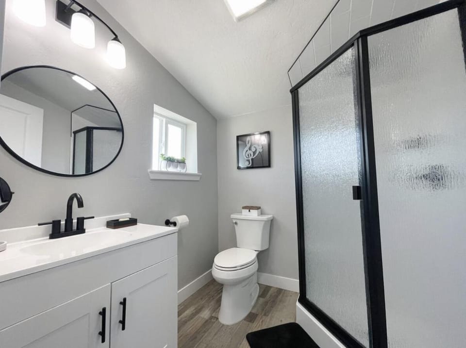Cozy Entire Home Gateway to Sequoia Pet Friendly House in Visalia