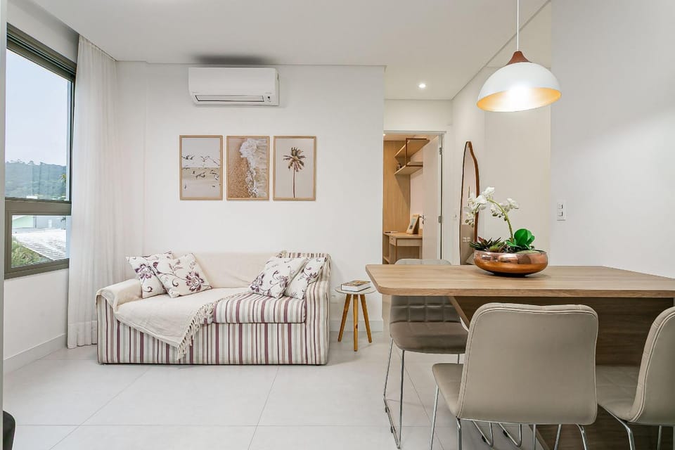 Living room, Dining area, air conditioner