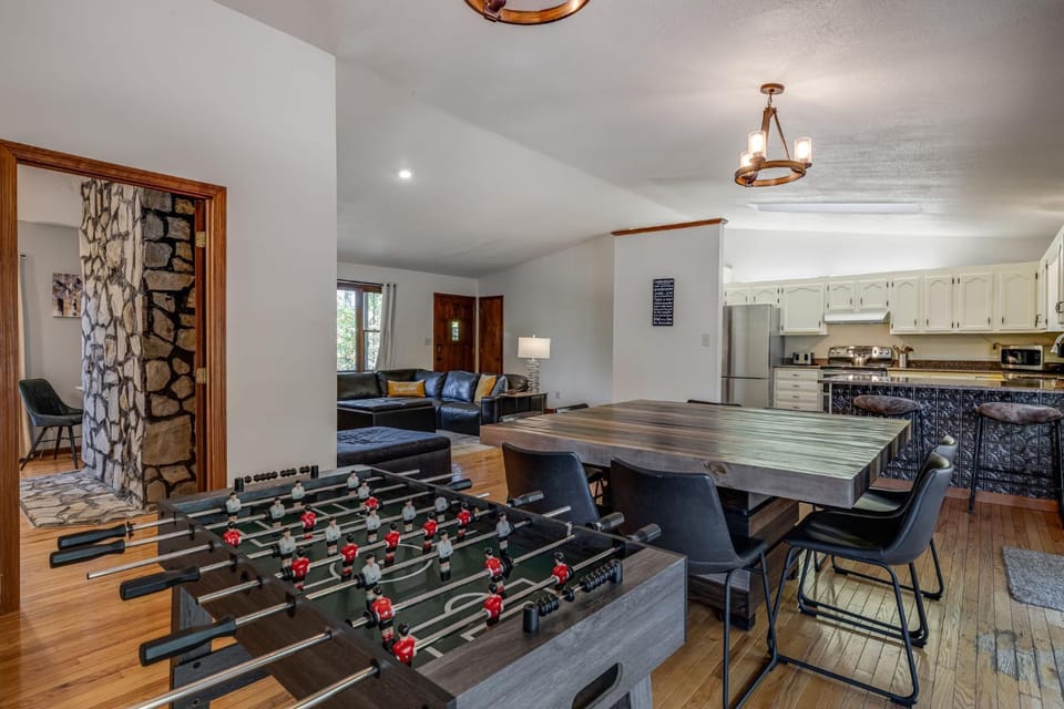 Hill Top Tree House by Carolina Mornings House in Woodfin