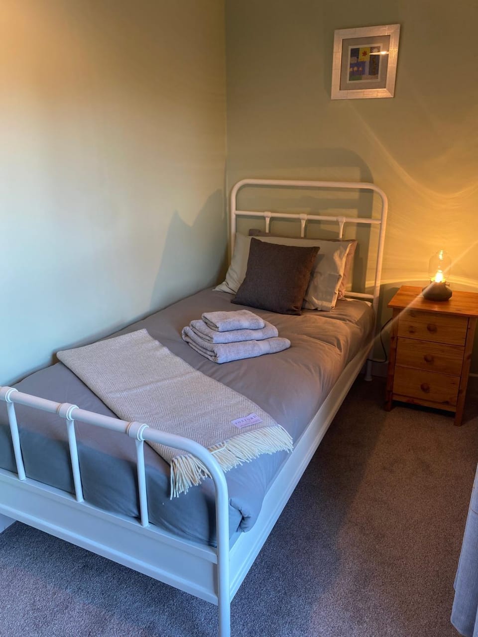 Bed, Photo of the whole room, Bedroom, towels