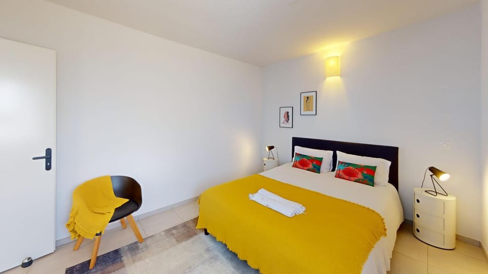 Bed, Bedroom, air conditioner