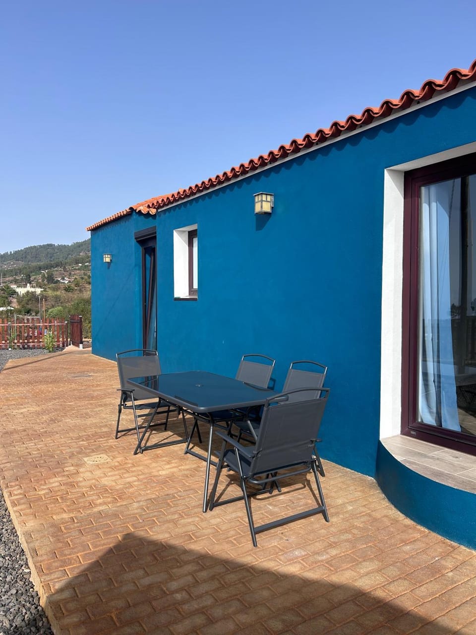 Property building, Patio, Day, Natural landscape, Balcony/Terrace, Mountain view