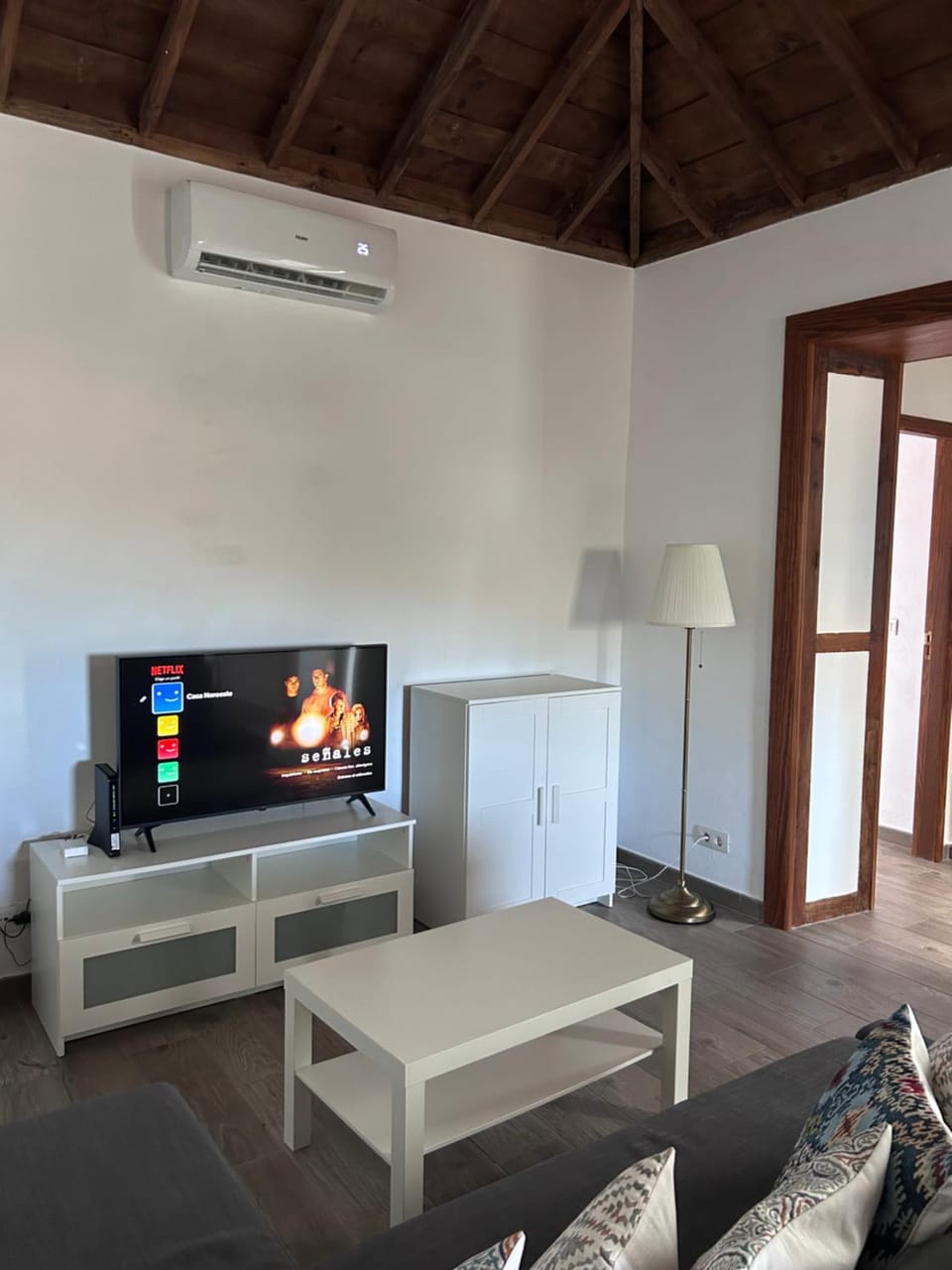 TV and multimedia, Living room, air conditioner