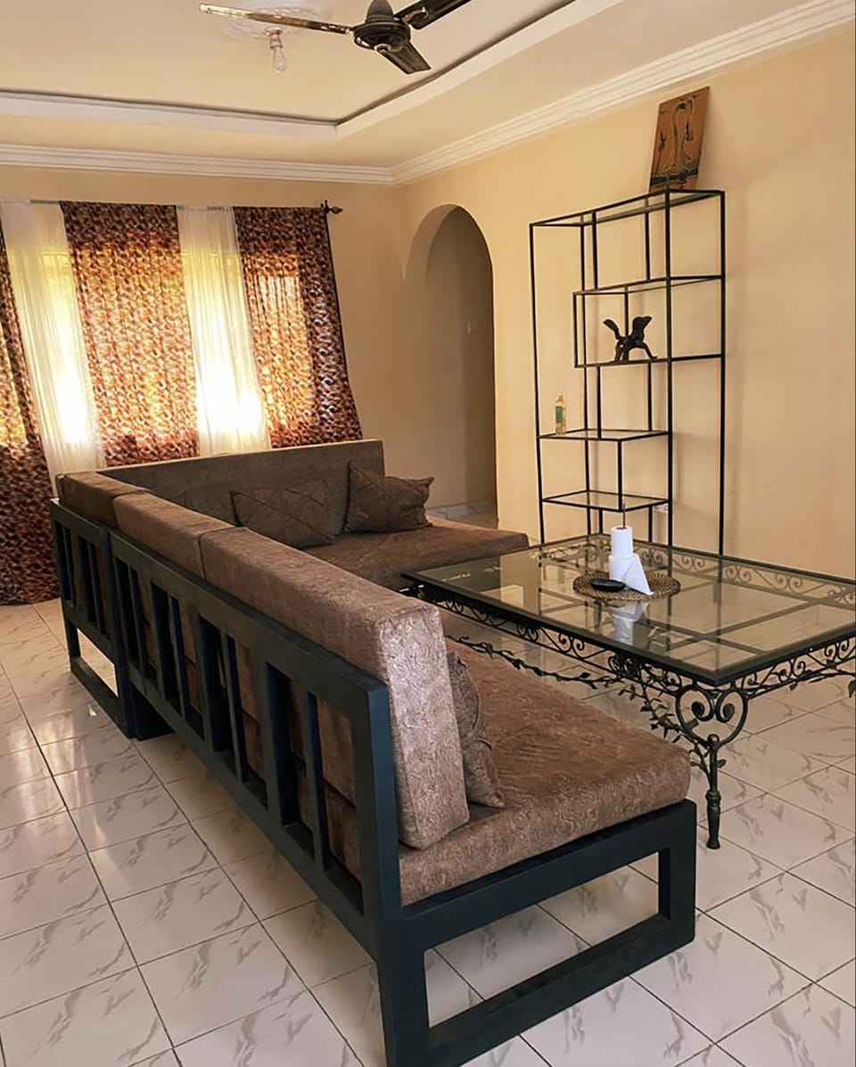 Communal lounge/ TV room, Living room, Seating area