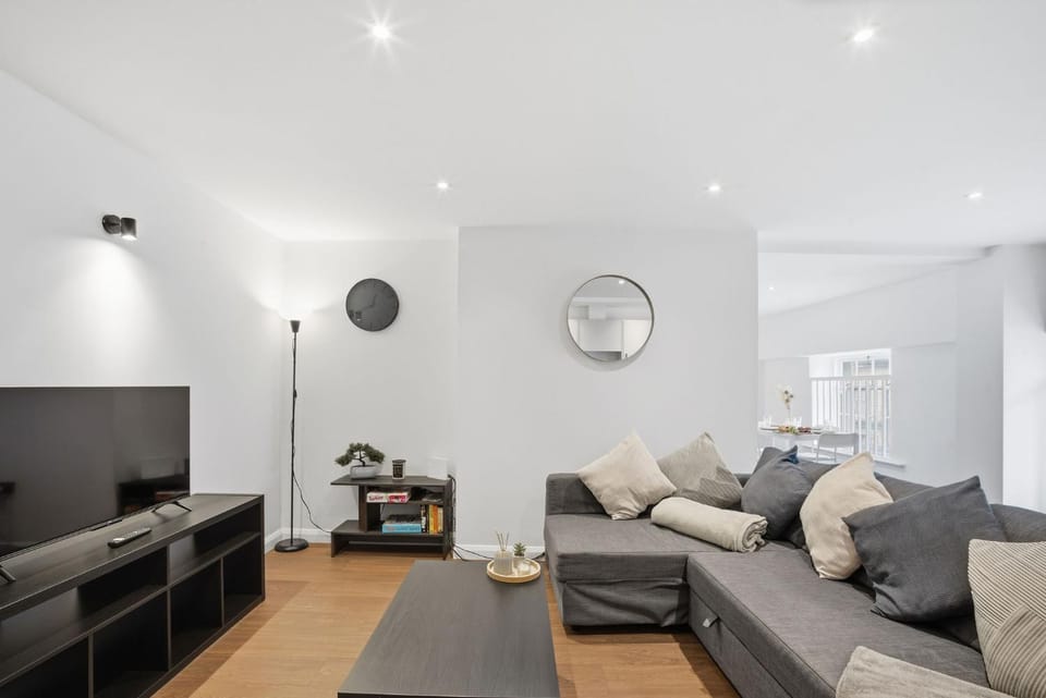 TV and multimedia, Living room, Seating area