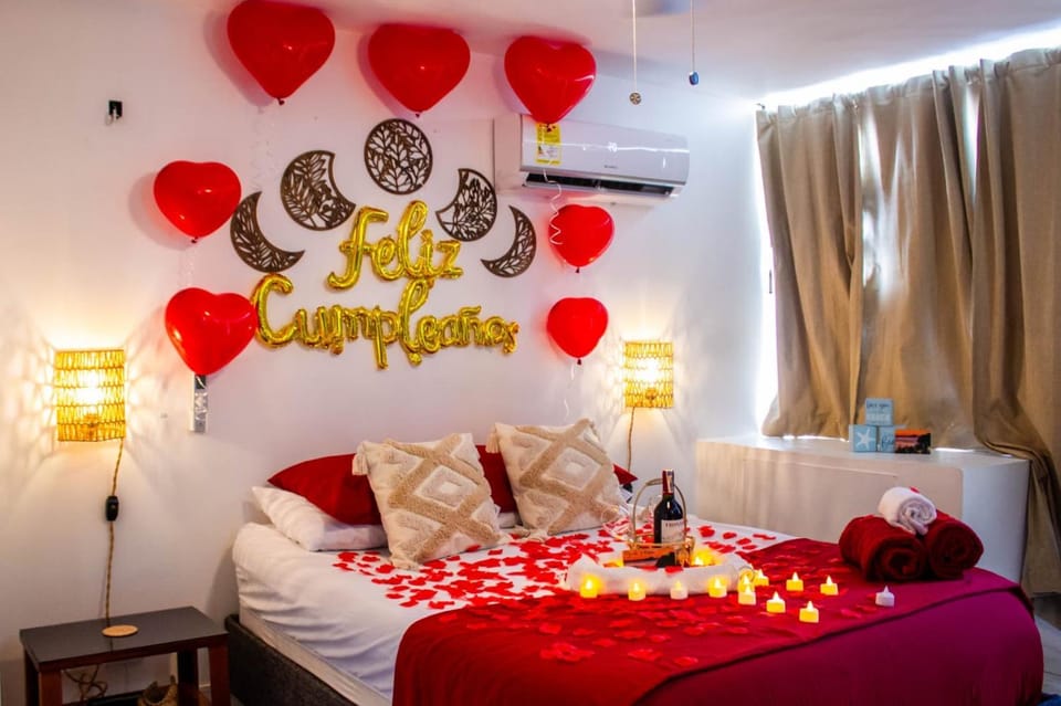 Bed, Food and drinks, Photo of the whole room, Bedroom, Food, air conditioner