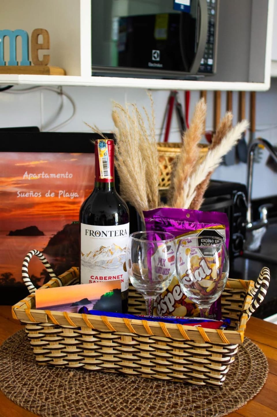 Kitchen or kitchenette, Food and drinks, Food, Drinks, Alcoholic drinks