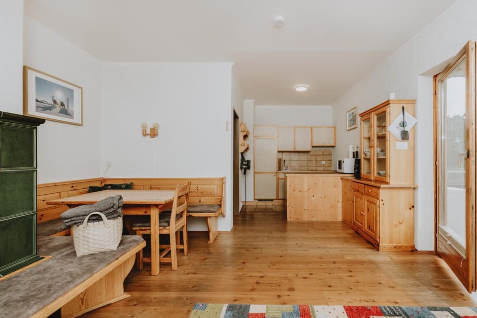 Kitchen or kitchenette, Dining area, kitchen
