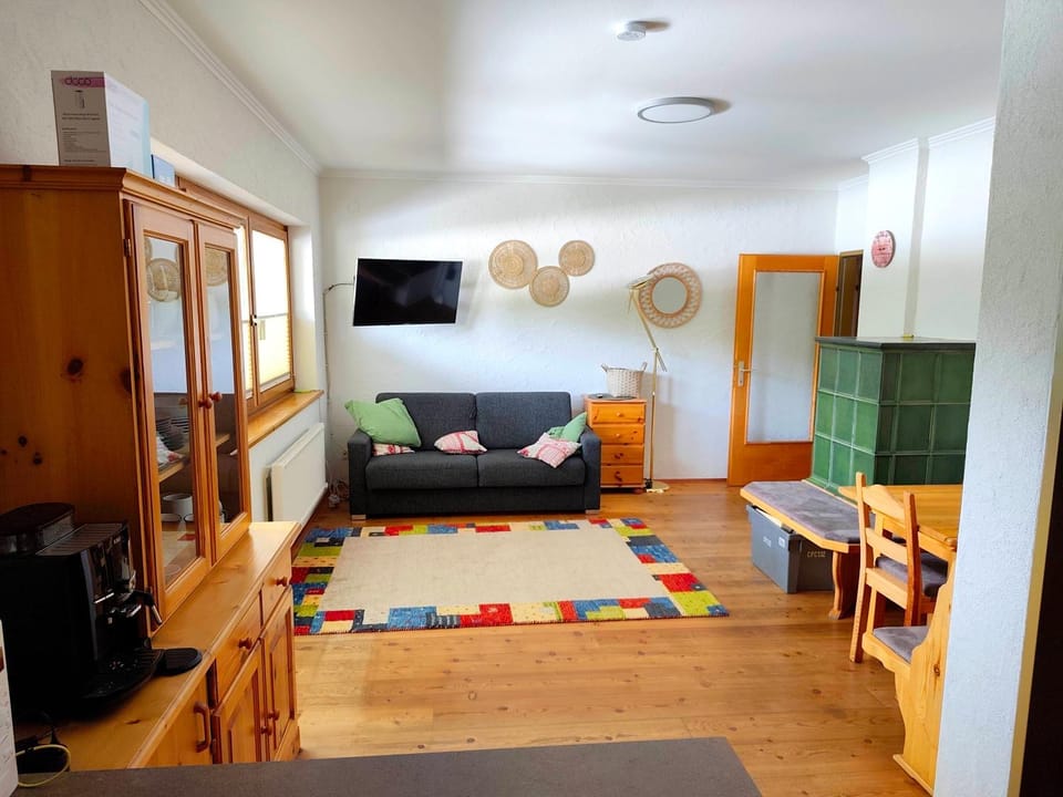 Living room, Photo of the whole room, oven