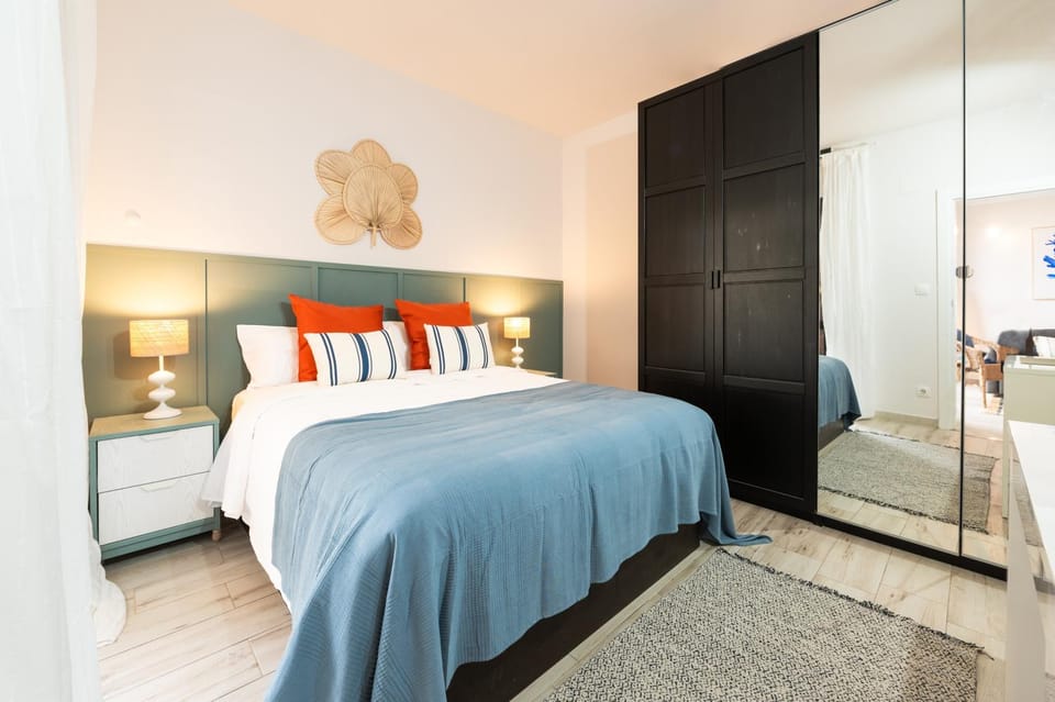 Bed, Photo of the whole room, Bedroom, wardrobe