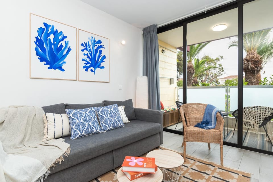 View (from property/room), Balcony/Terrace, Living room, Seating area