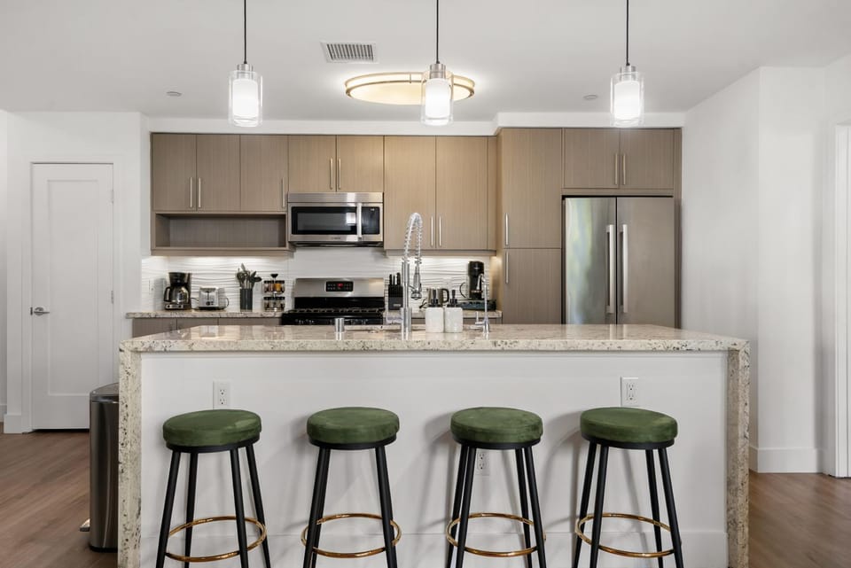 Coffee/tea facilities, Kitchen or kitchenette, Decorative detail, dishwasher, internet, internet, microwave, oven, pet friendly, pet friendly, stove, kitchen, air conditioner, air conditioner