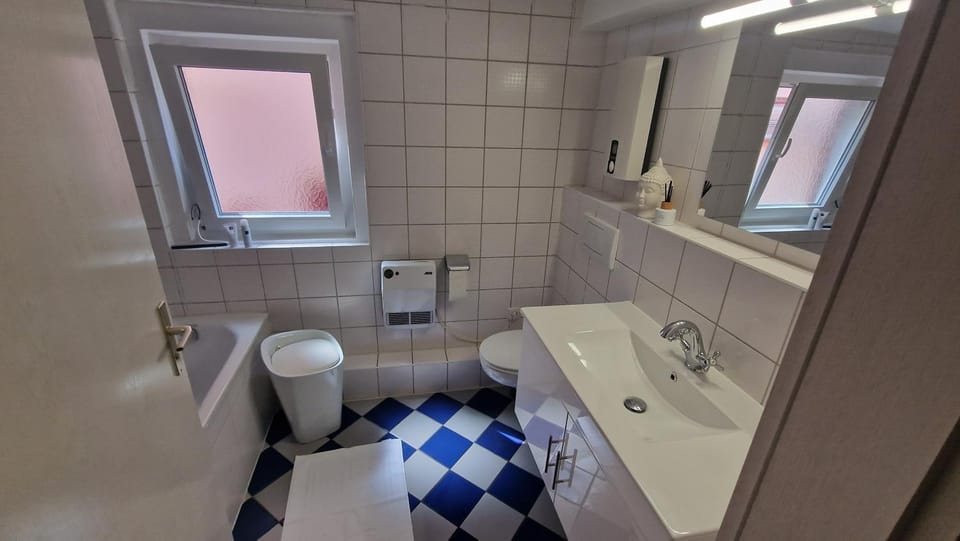 Bathroom, Bath, towels