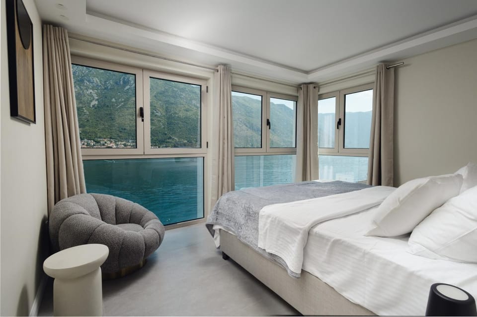 Bed, Bedroom, Sea view