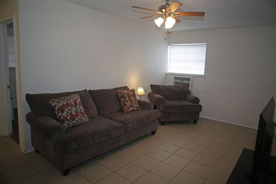Cozy Apartment Near Fort Sill Perfect for Military Families & Visitors Apartment in Lawton