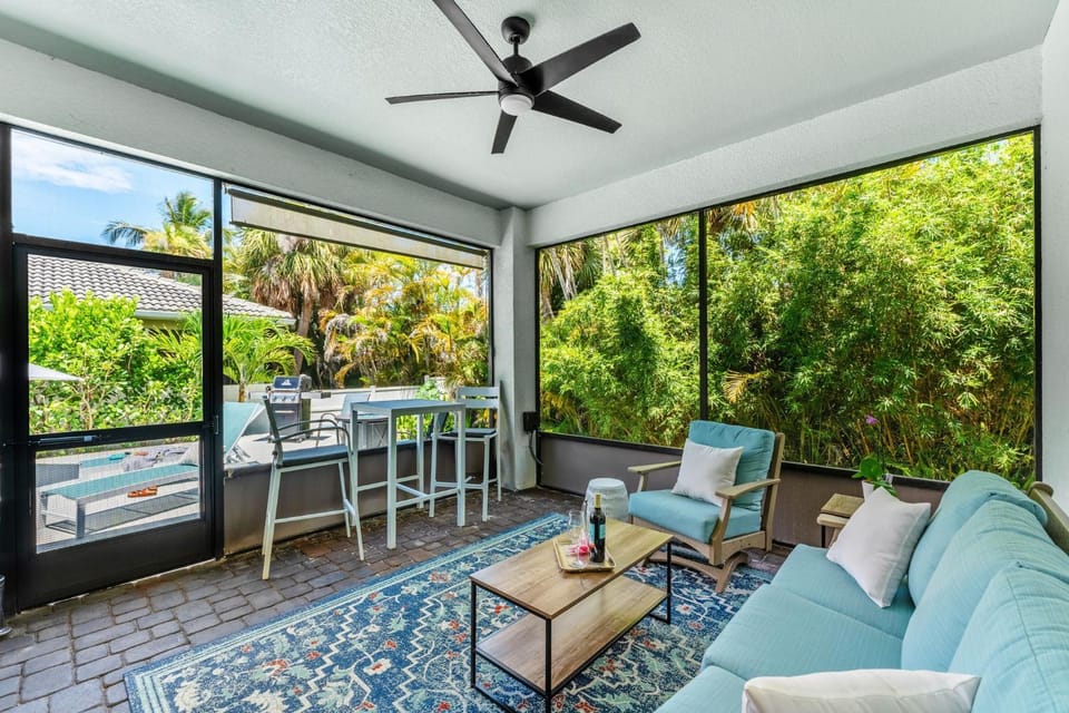 Patio, Day, Garden, Balcony/Terrace, Living room, Seating area, Dining area, Garden view