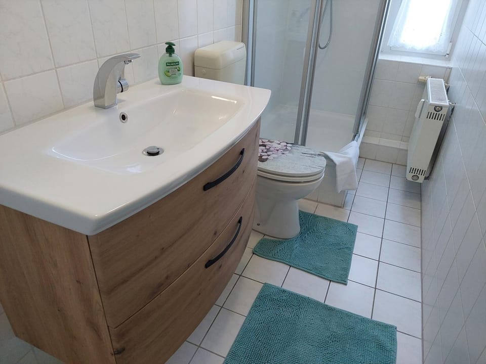 Shower, Toilet, Bathroom
