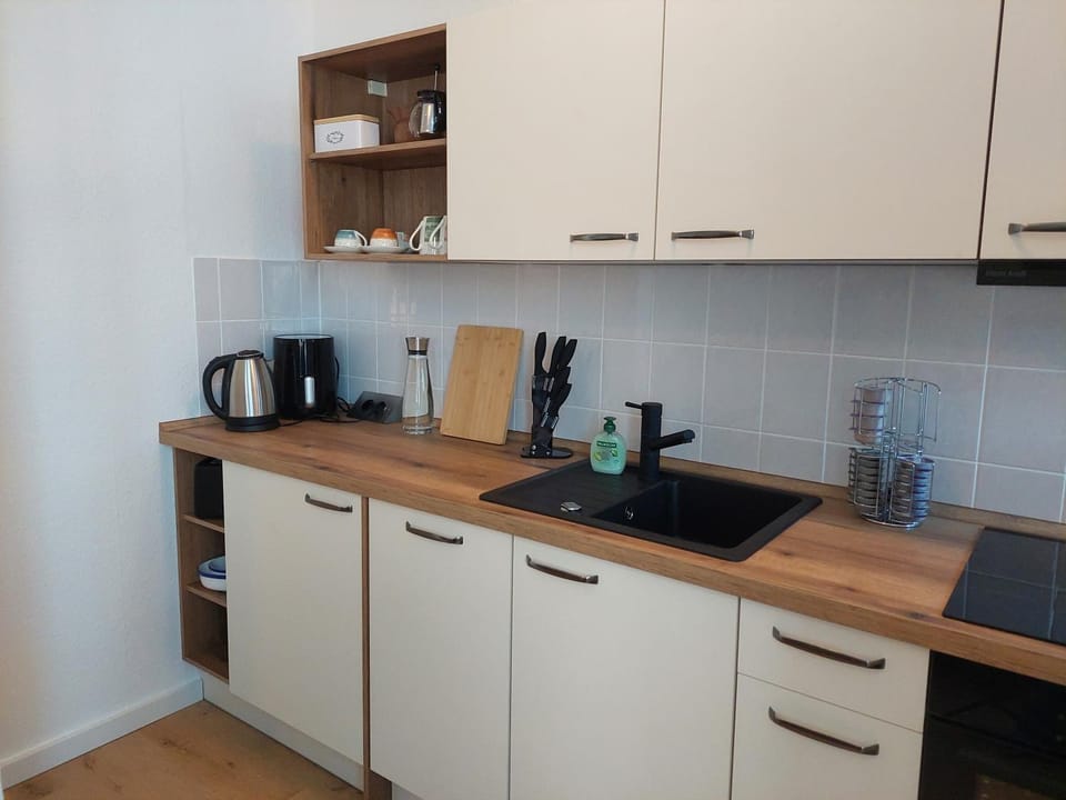Coffee/tea facilities, Kitchen or kitchenette, dishwasher