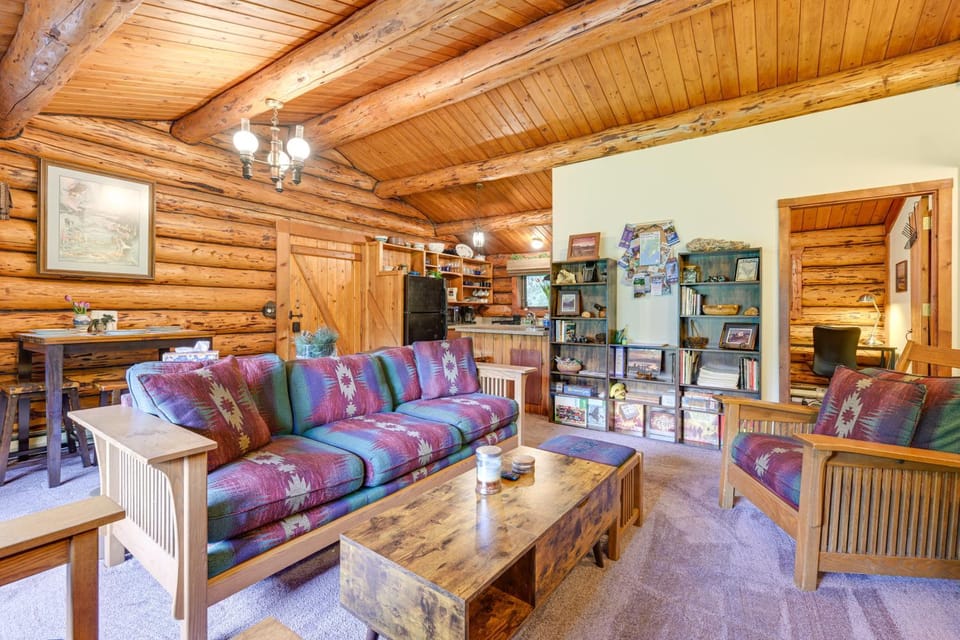 Ski, Hike & Snowshoe: Homer Getaway w/ Fire Pit House in Homer