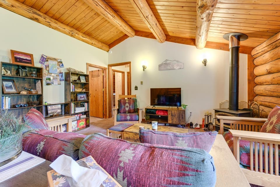 Ski, Hike & Snowshoe: Homer Getaway w/ Fire Pit House in Homer