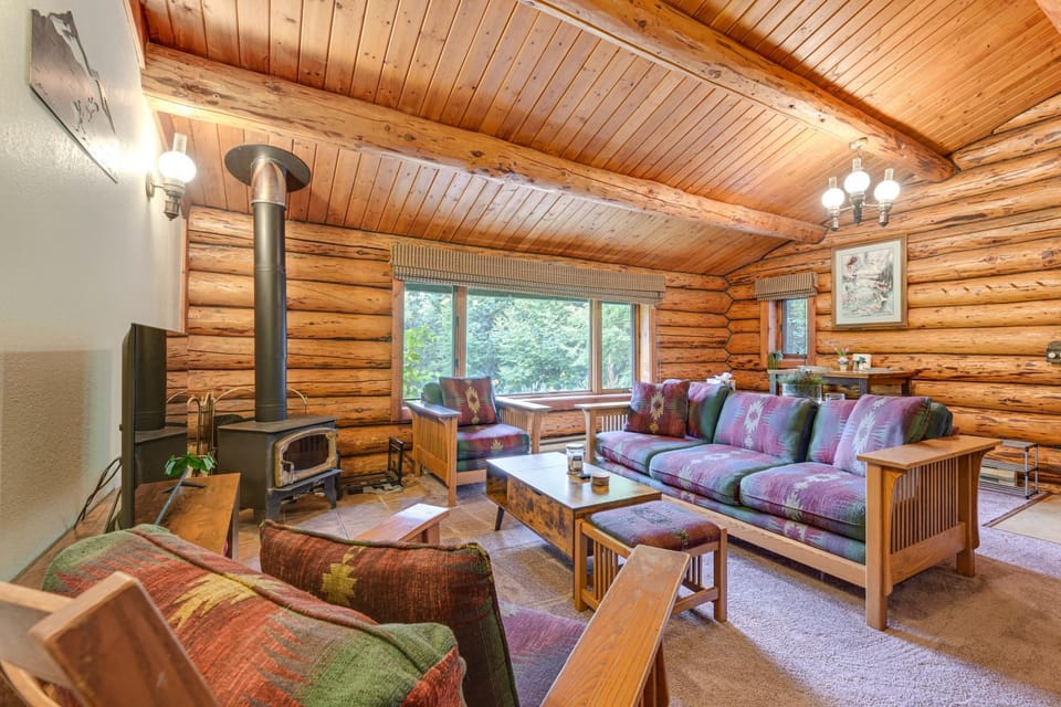 Ski, Hike & Snowshoe: Homer Getaway w/ Fire Pit House in Homer