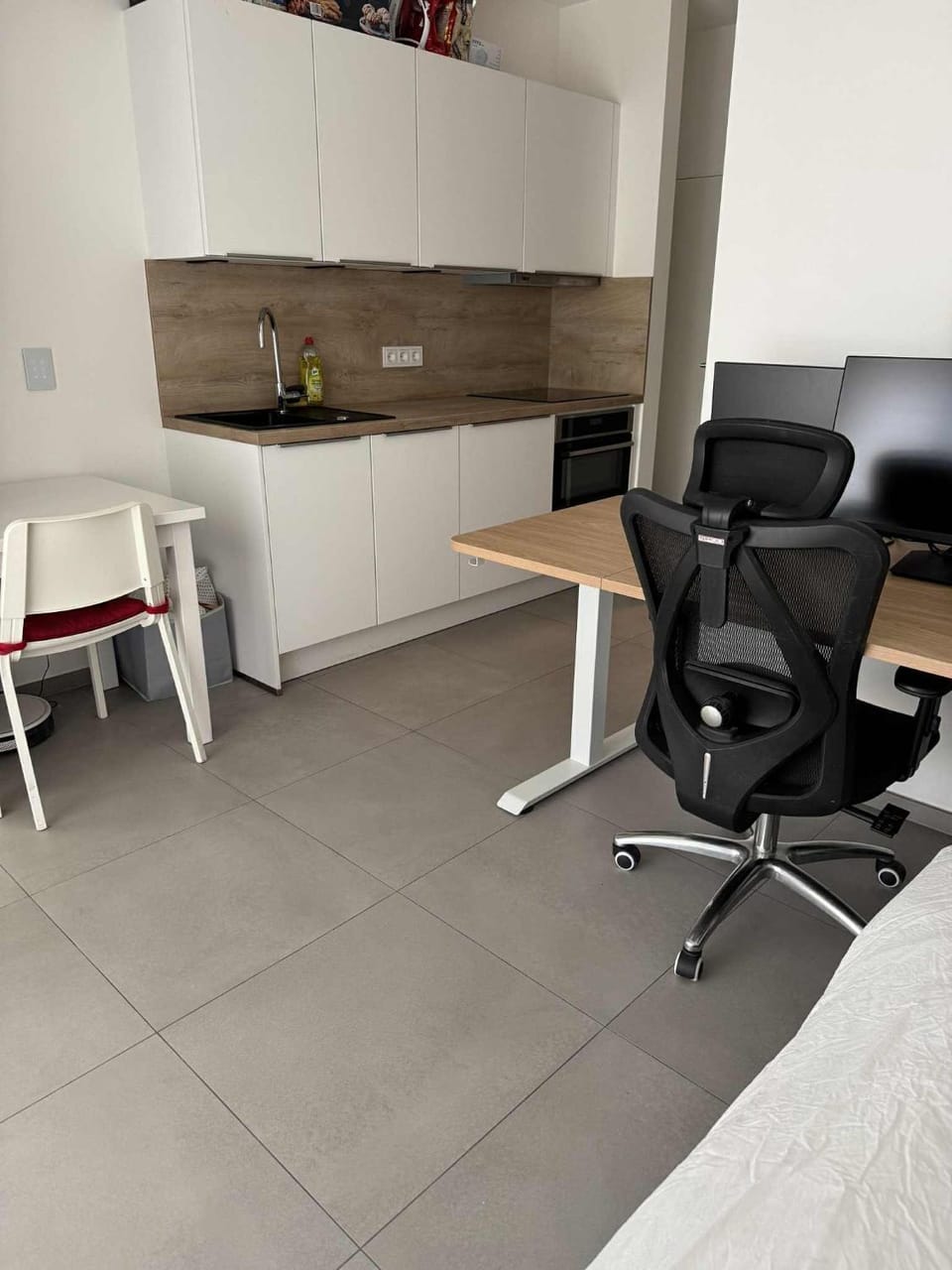 Kitchen or kitchenette, Seating area, Dining area