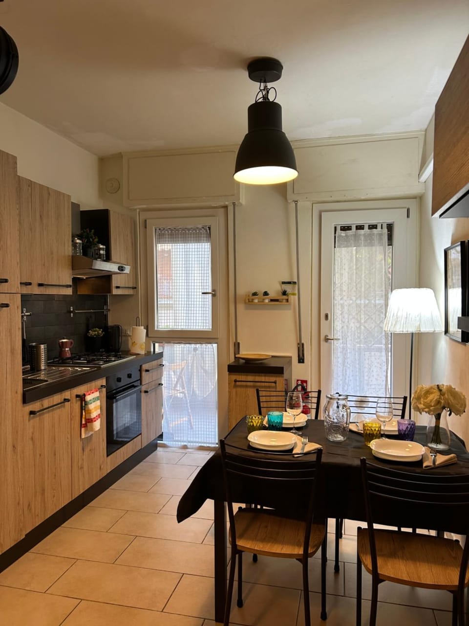 Kitchen or kitchenette, Dining area