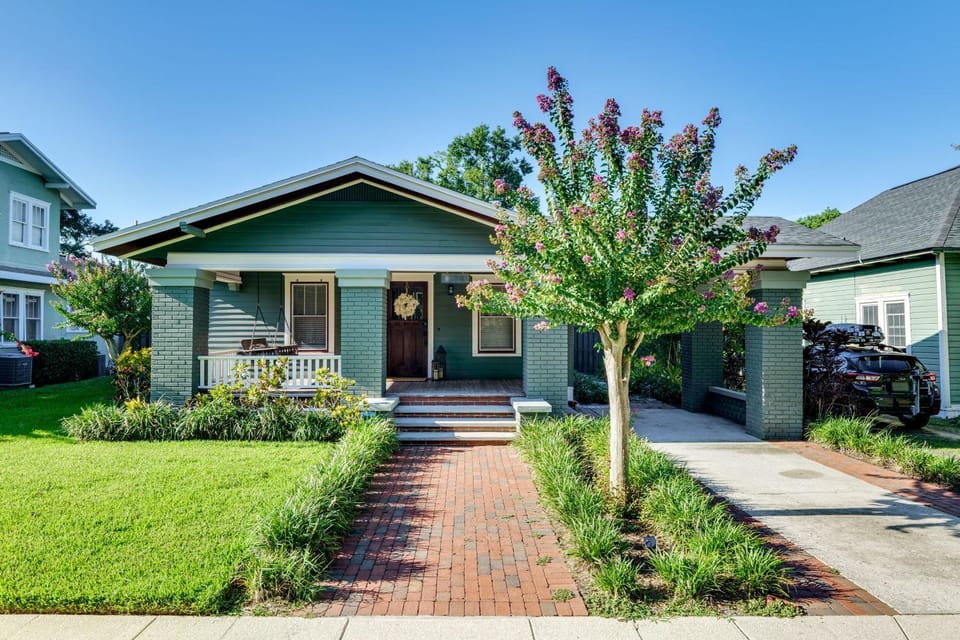 Renovated, Stylish Retreat w/ Patio in Lakeland! House in Lakeland