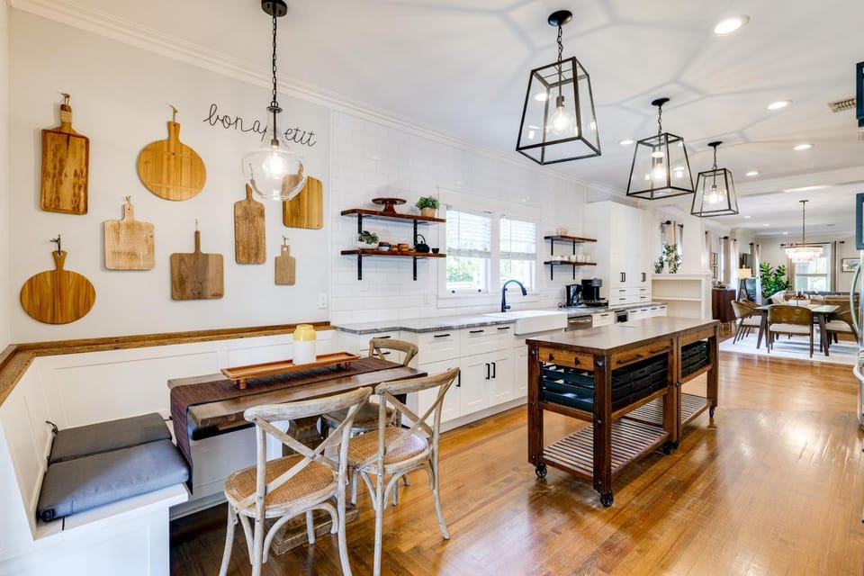 Renovated, Stylish Retreat w/ Patio in Lakeland! House in Lakeland
