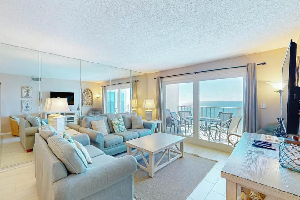 Regency Towers 910 House in Lower Grand Lagoon