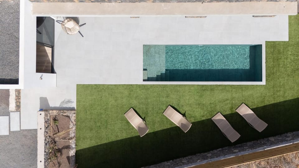 Patio, Day, Living room, Seating area, Pool view, Swimming pool, sunbed