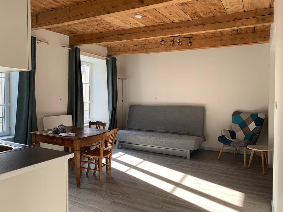 Seating area, Dining area