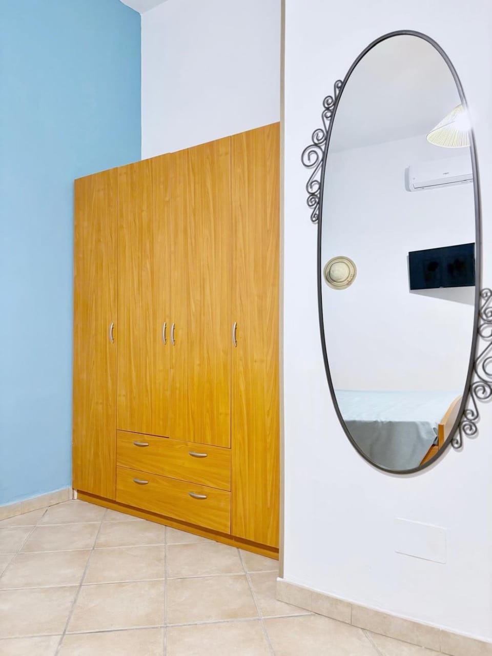 Bedroom, wardrobe