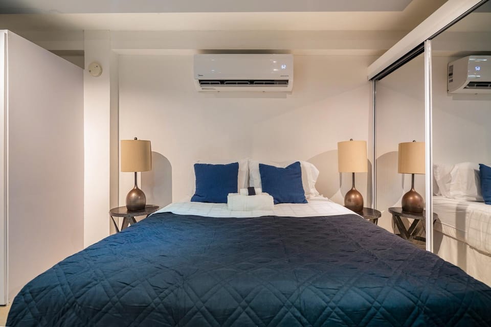Bed, Photo of the whole room, Bedroom, air conditioner