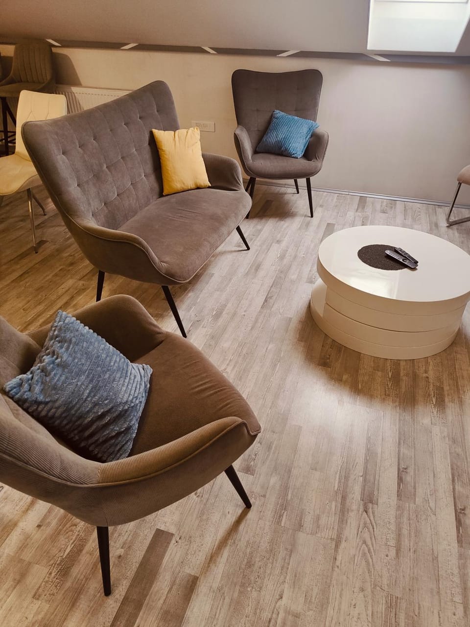 Living room, Seating area