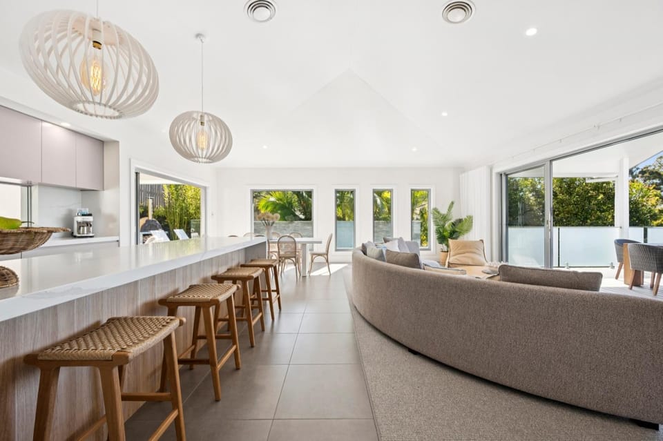 Gerald's Break Away - Style and luxury with Pool House in Coffs Harbour