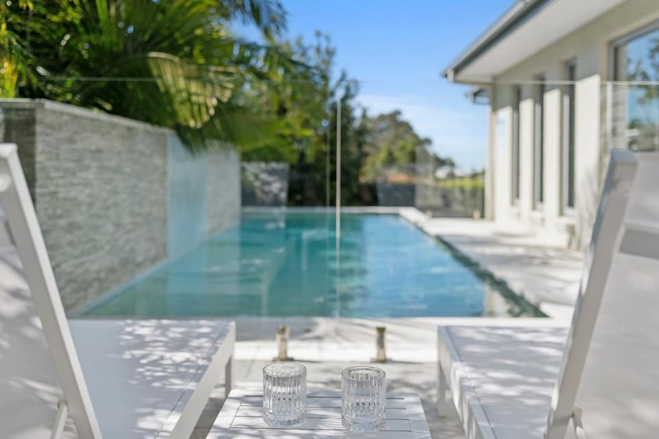 Gerald's Break Away - Style and luxury with Pool House in Coffs Harbour