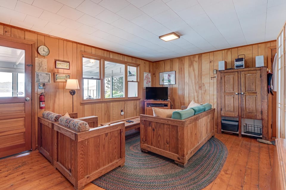 Dock & Rowboat: 'Beechnut Bungalow' on Keuka Lake House in Keuka Lake