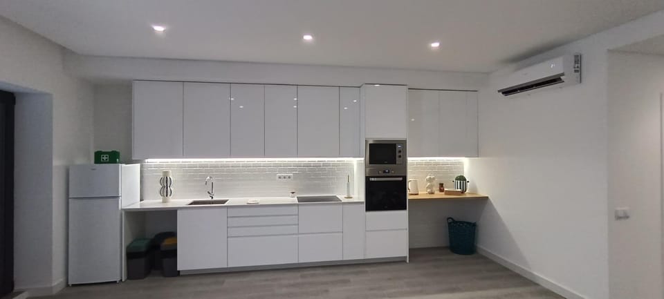 Kitchen or kitchenette, Kitchen or kitchenette, Living room