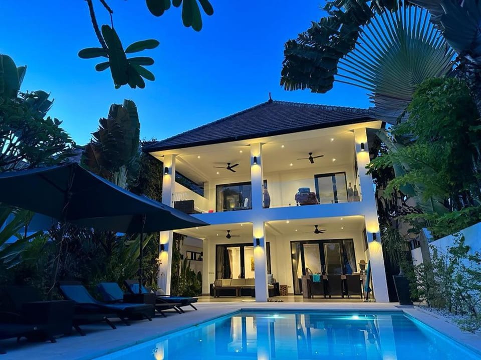 Property building, Patio, Restaurant/places to eat, Night, Activities, Activities, Garden, Garden, Living room, Seating area, Pool view, Pool view, Sea view, Sea view, Swimming pool, Breakfast, Bath, babysiter, locker, locker, shuttle, shuttle, air conditioner, air conditioner
