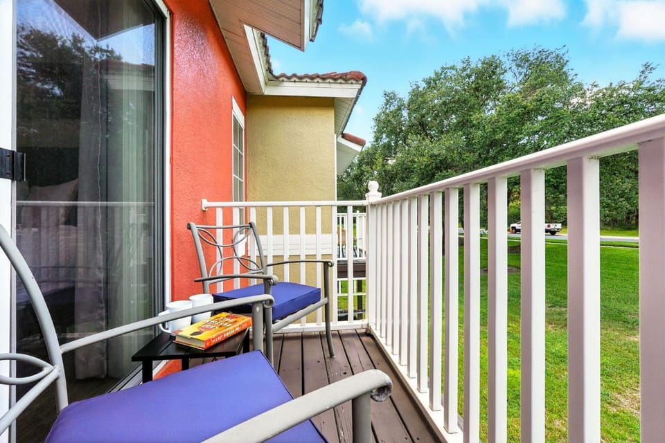 Family Getaway Near Clubhouse and Community Pool 5 miles from Disney House in Four Corners