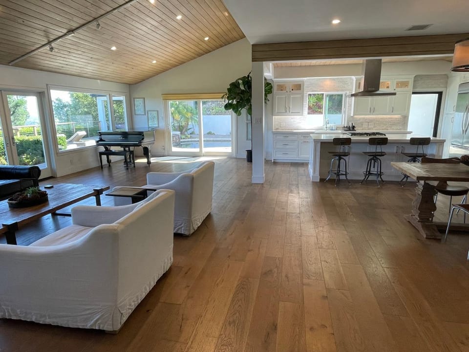 Spectacular City Mountain Views Remodeled Open Plan 3 bdr Home Pool Jacuzzi Oasis House in Sherman Oaks
