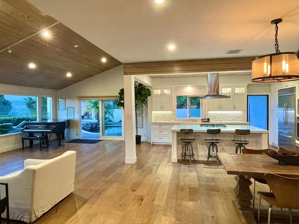 Spectacular City Mountain Views Remodeled Open Plan 3 bdr Home Pool Jacuzzi Oasis House in Sherman Oaks