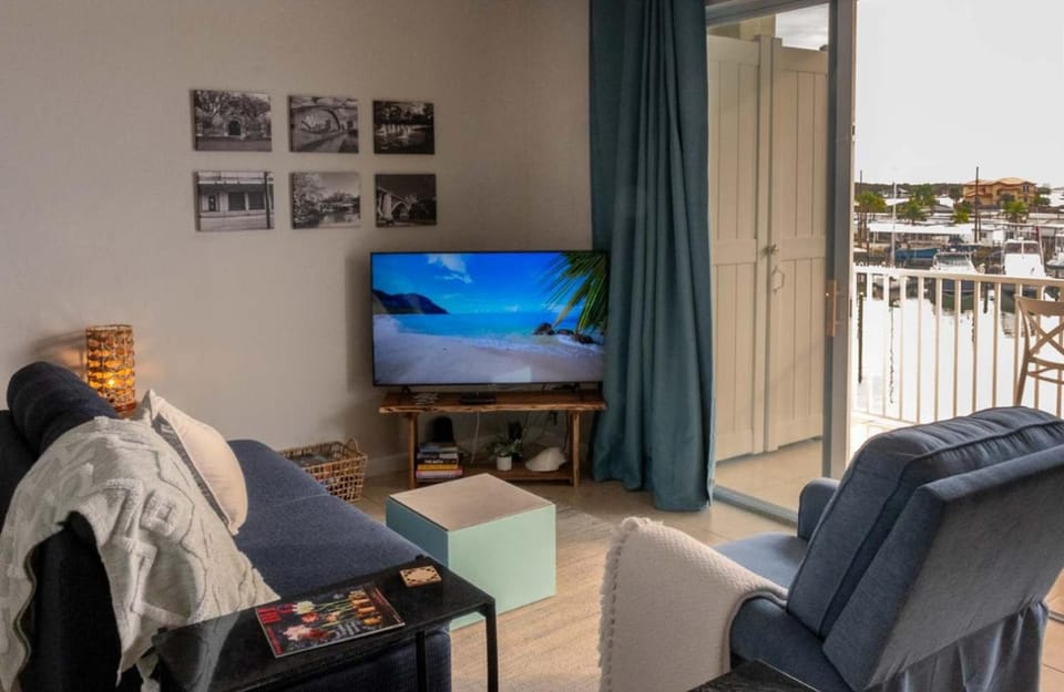 Sand Dollar Point - Pool, Bay, Hot Tub, 10 min to beach Apartment in Seminole