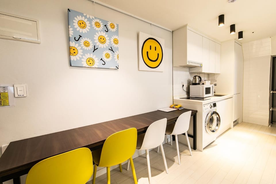 Seating area, Dining area