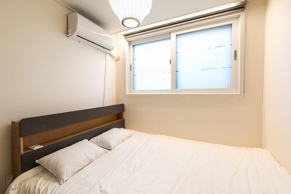 Bed, Bedroom, air conditioner