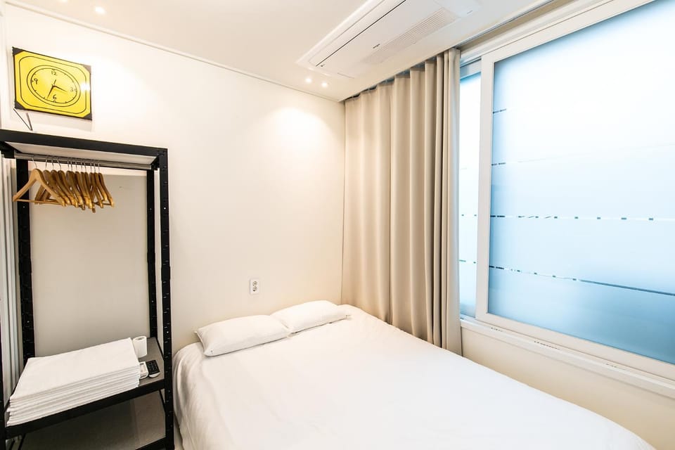 Bed, Bedroom, wardrobe, air conditioner