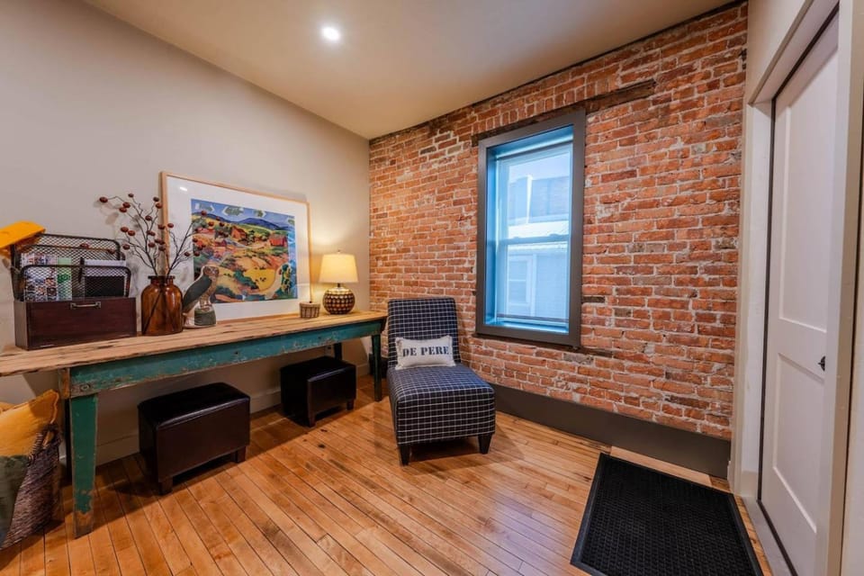 the Loft 417 - uniquely renovated downtown loft Apartment in Ashwaubenon