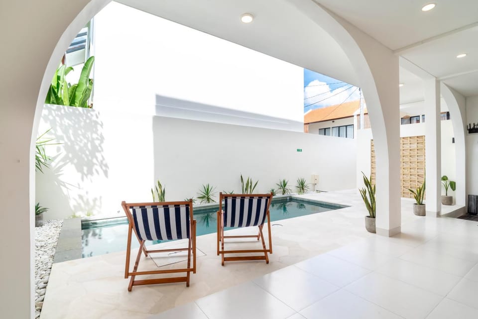 Pool view, Swimming pool, sunbed