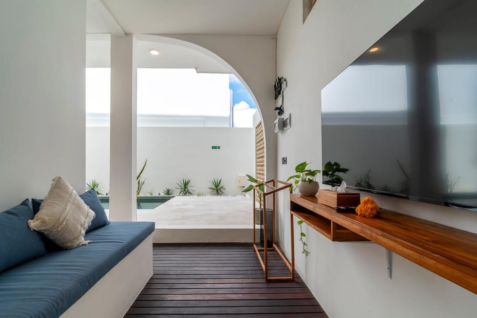 TV and multimedia, View (from property/room), Balcony/Terrace, Living room, Seating area